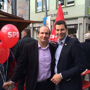Europakandidat Jürgen Mittag und Thomas Eiskirch am SPD-Infostand in Bochum